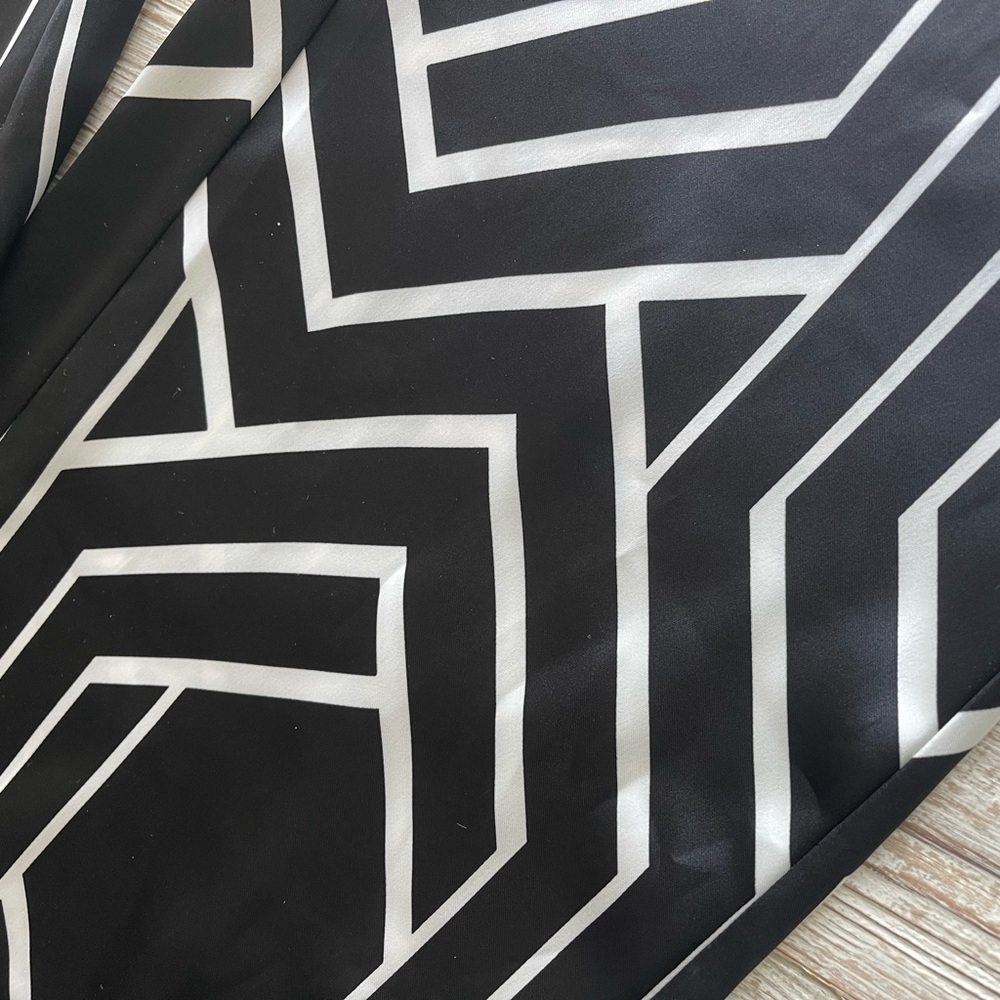 Rachel Zoe Black & White Geometric Satin-Like Pants - Size Large - Picture 3 of 6